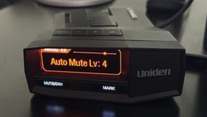 Uniden R8 auto mute level