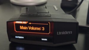 Uniden R8 main volume